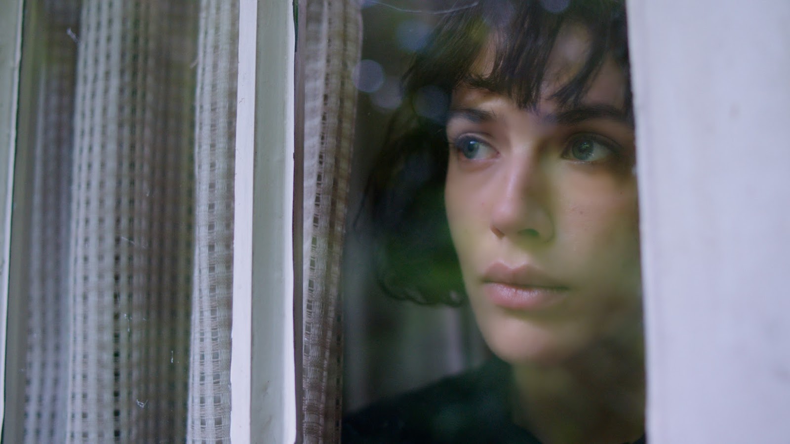 2__TBF Bella (Jessica Brown Findlay) looks out of window